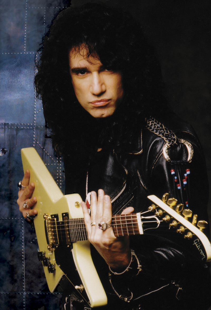 Bruce Kulick e sua "Unholy Guitar" | Foto: divulgação - William Hames