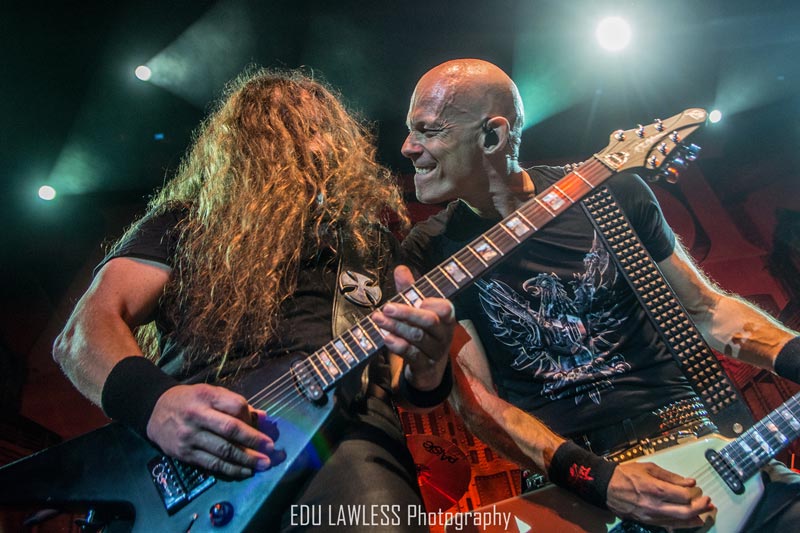 O ex-Grave Digger Uwe Lulis faz uma bela dupla de guitarras com Wolf Hoffmann | Foto: Edu Lawless