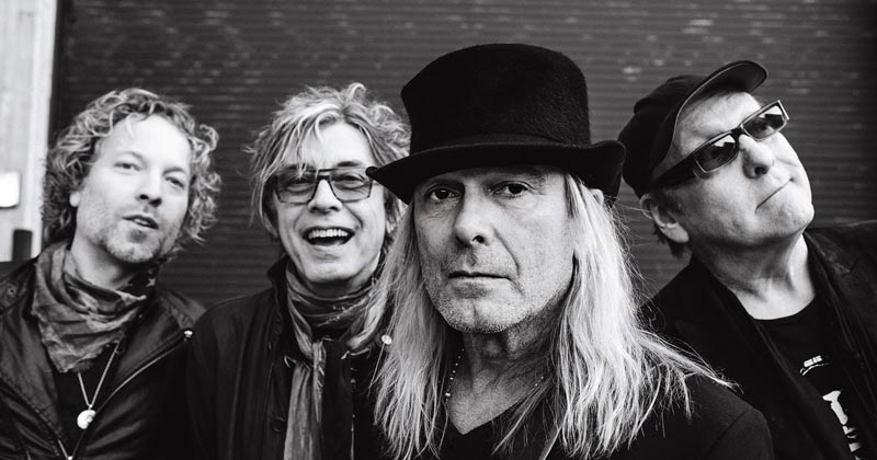 Daxx Nielsen, Tom Petersson, Robin Zander e Rick Nielsen | Foto: David McClister