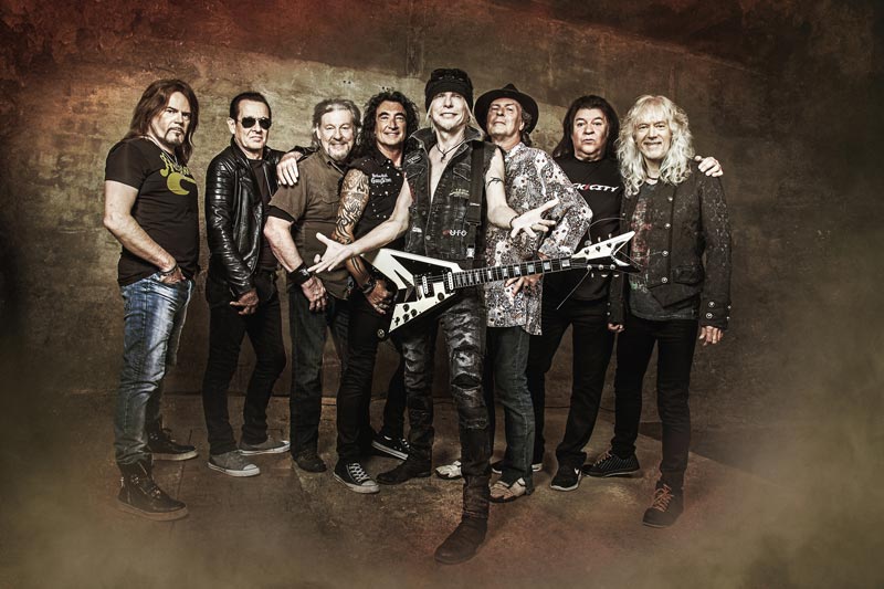 Doogie White, Graham Bonnet, Ted McKenna, Robin McAuley, Michael Schenker, Gary Barden, Chris Glen e Steve Mann | Foto: divulgação