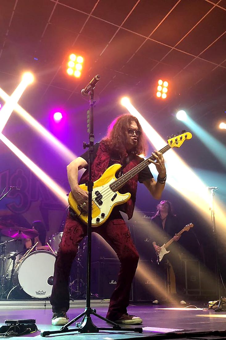 Fer Escobedo (ao fundo), Glenn Hughes e Søren Andersen | Foto: Keila Marques