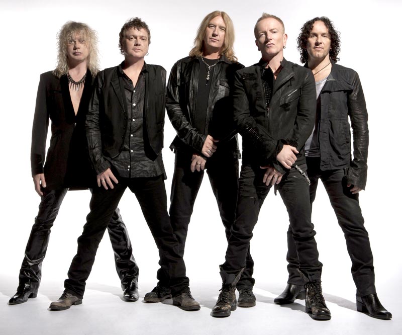 Def Leppard: Rick Savage, Rick Allen, Joe Elliott, Phil Collen e Vivian Campbell | Foto: Gittie Meldgaard